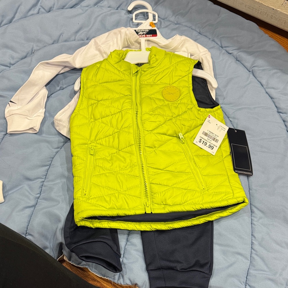 Reebok three piece set shirt vest pants NWT 3t